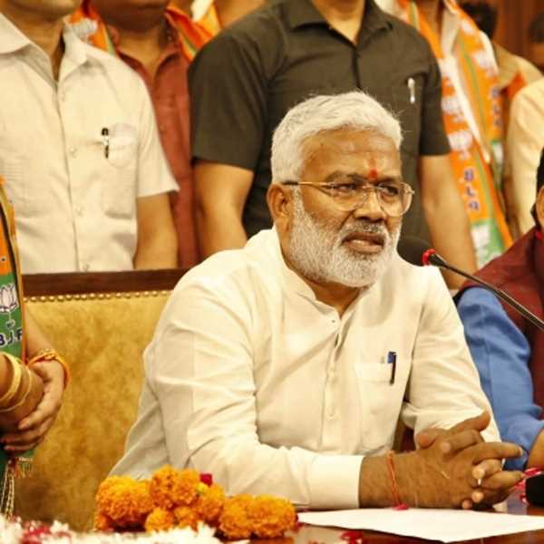 कार्रवाई माफिया पर होती है दर्द अखिलेश को होता है : स्वतंत्र देव कार्रवाई माफिया पर होती है दर्द अखिलेश को होता है : स्वतंत्र देव